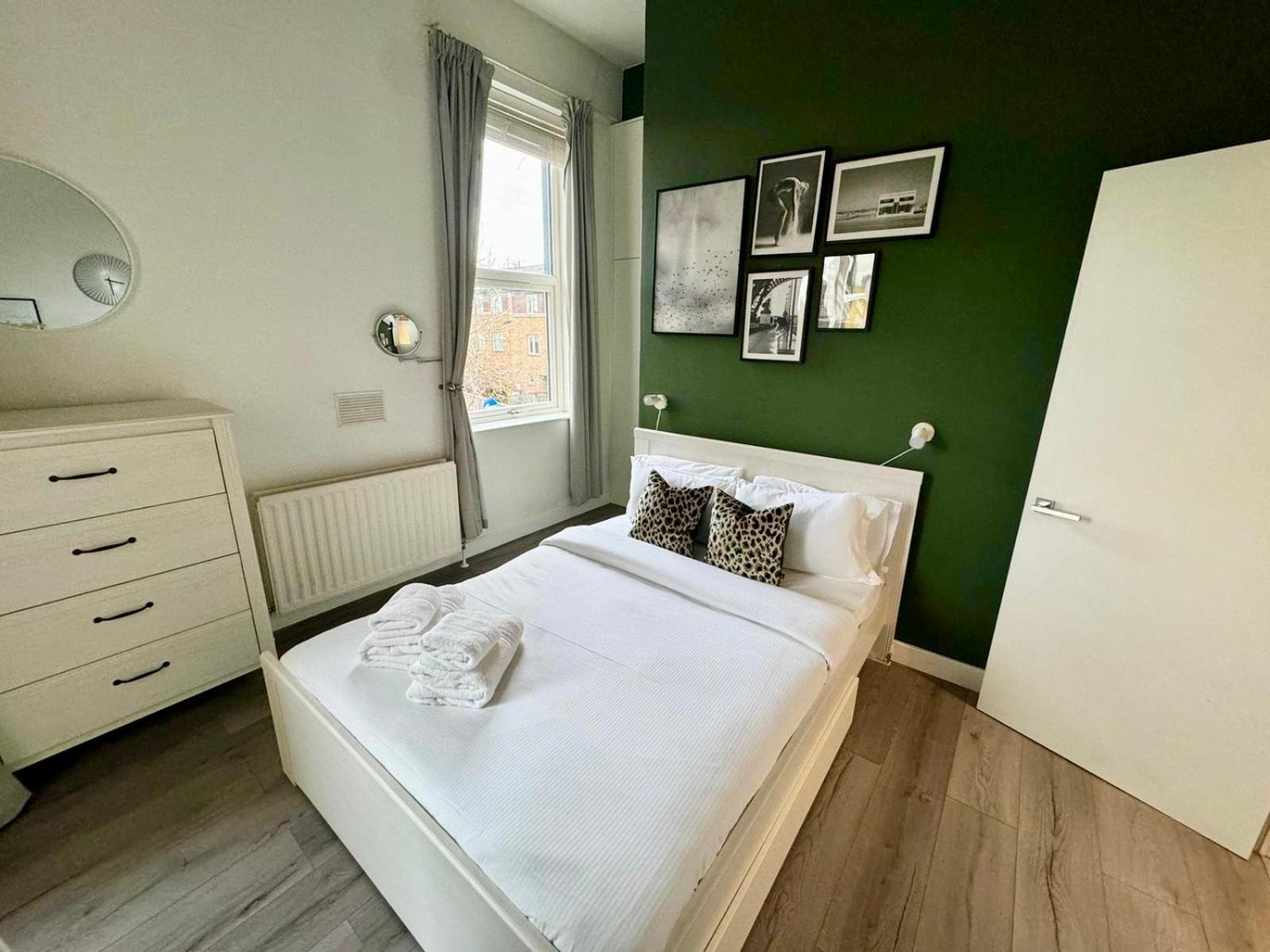 Spacious Modern 1-Bed Apartment Near Victoria Park London Bagian luar foto